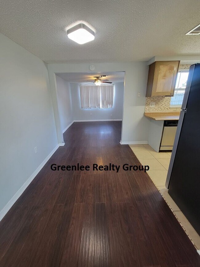 Foto del edificio - Beautiful Updated 2 Bed/1Bath Home in Port...