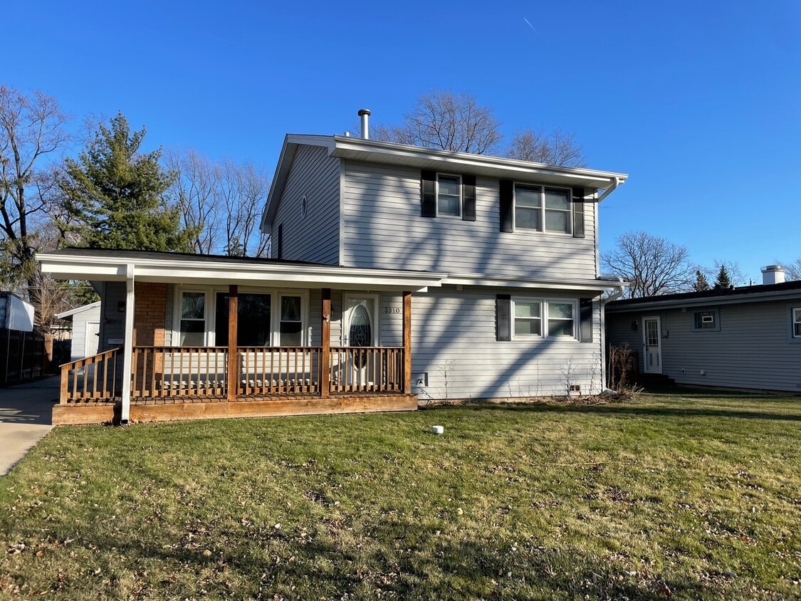 3910 Raven Ln, Rolling Meadows, IL 60008 House Rental in Rolling