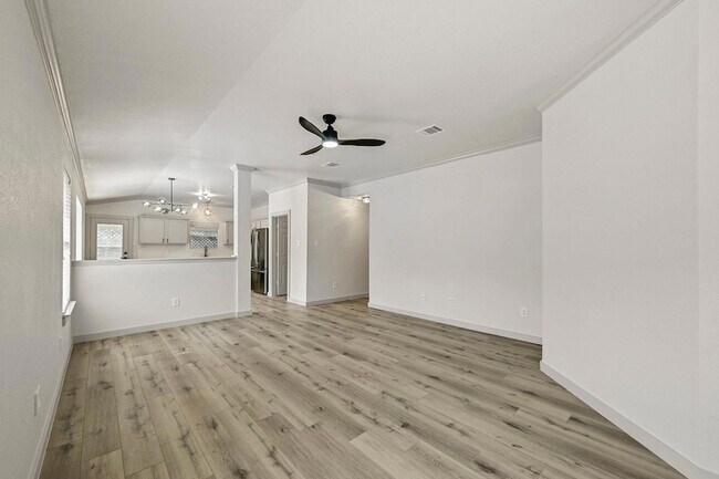 Building Photo - 919 Flanagan Dr