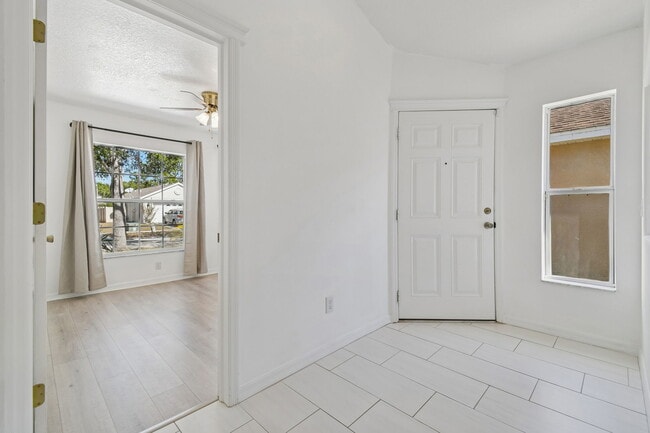 Building Photo - 7527 Oxford Garden Cir