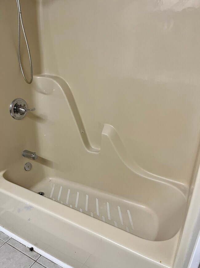 baño - 134 Newtown Rd NE