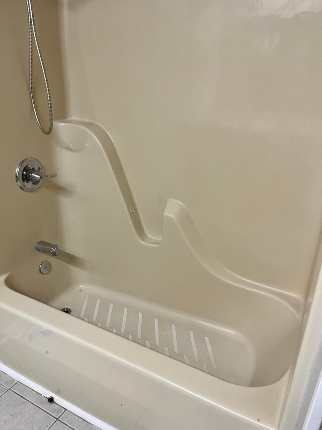 bathroom - 134 Newtown Rd NE