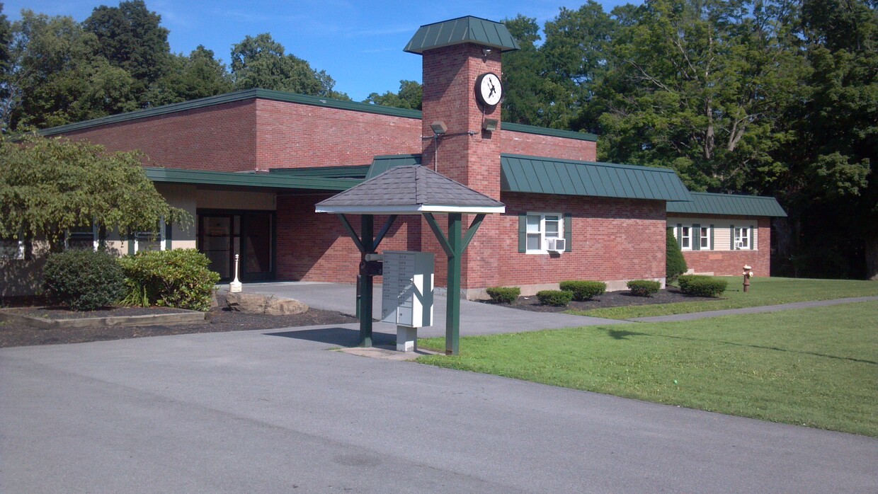 Primary Photo - 2 Cambridge Mnr