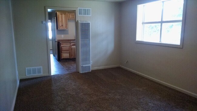 Foto del edificio - upstairs 1 bed 1 bath apartment in Kamas.