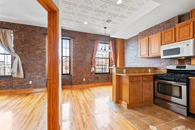 Building Photo - 180 Newark Ave