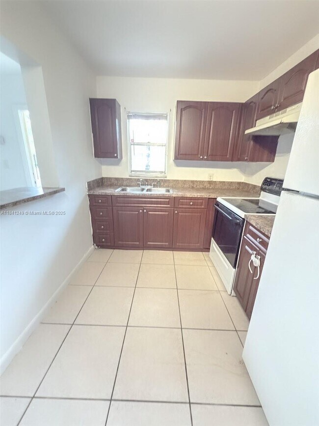 Foto del edificio - 4160 NW 21st St