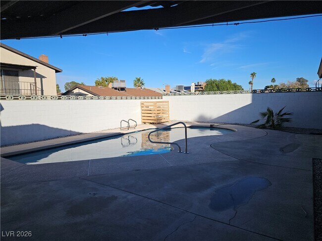 Foto del edificio - 6764 Groveview Ln