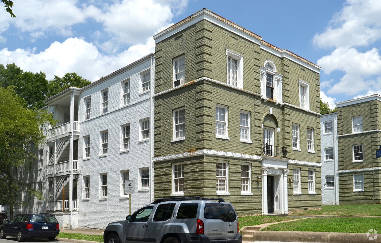Foto principal - 3228 Stuart Ave