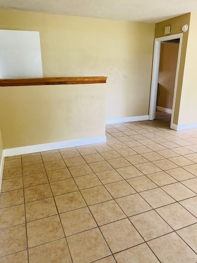 Building Photo - 5535 S Kenneth Ave