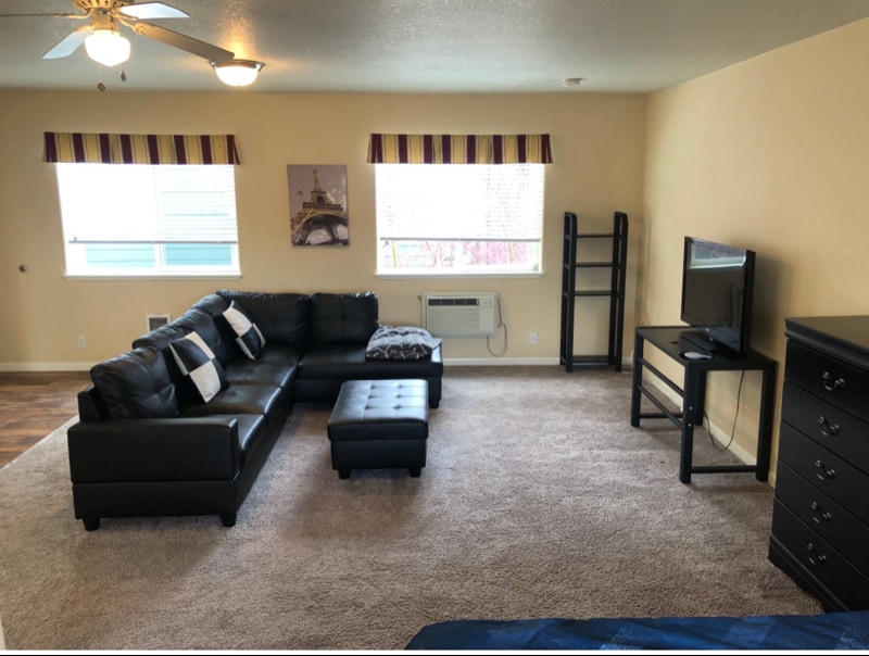 Building Photo - 1 NE Park Ln