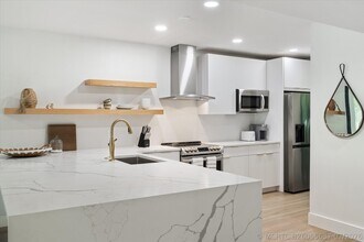 Building Photo - 2810 Polo Island Dr