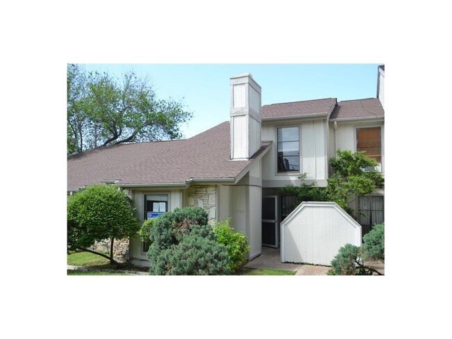 Foto del edificio - 1703 Timberwood Dr