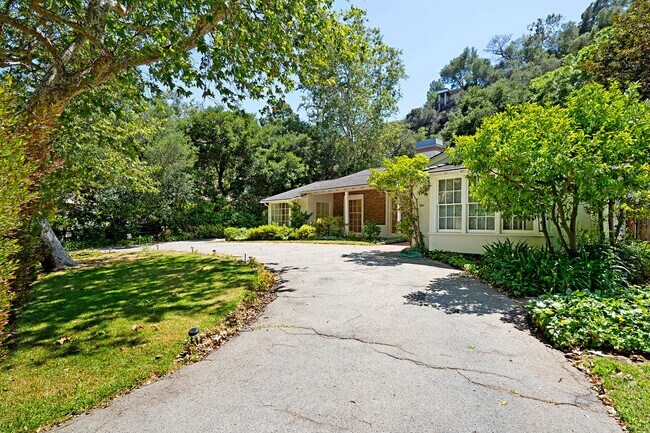 Building Photo - 1763 Old Ranch Rd