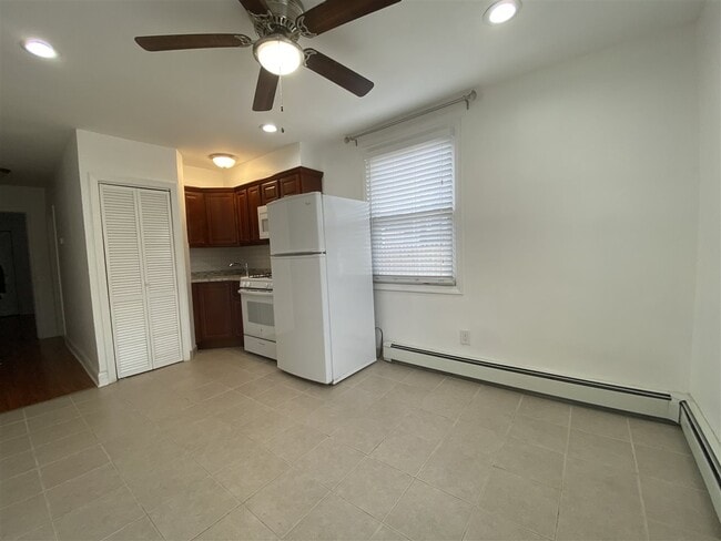 Building Photo - 354 Paterson Plank Rd