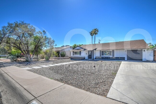 Building Photo - 1725 W Mitchell Dr