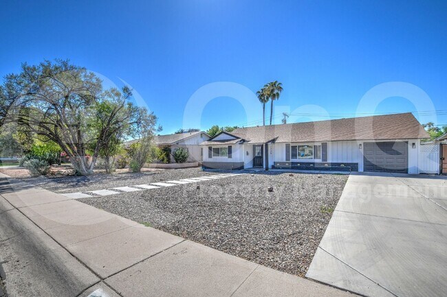 Foto del edificio - 1725 W Mitchell Dr