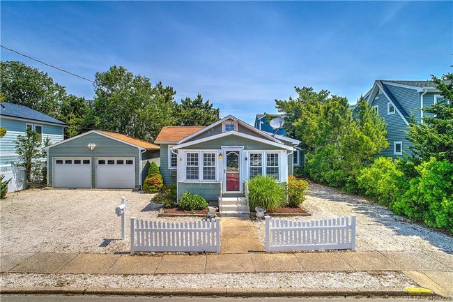 Building Photo - 3 E Lillie Ave