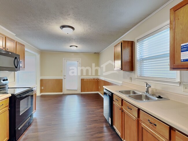 Building Photo - 926 Littleton Dr