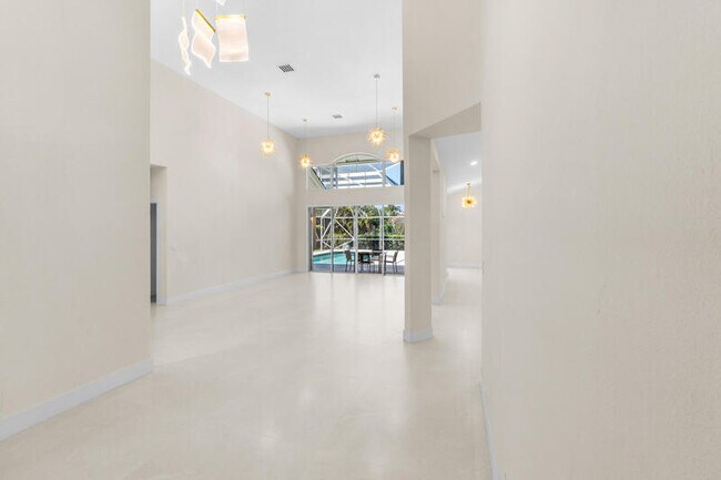 Foto del edificio - 7686 La Corniche Cir