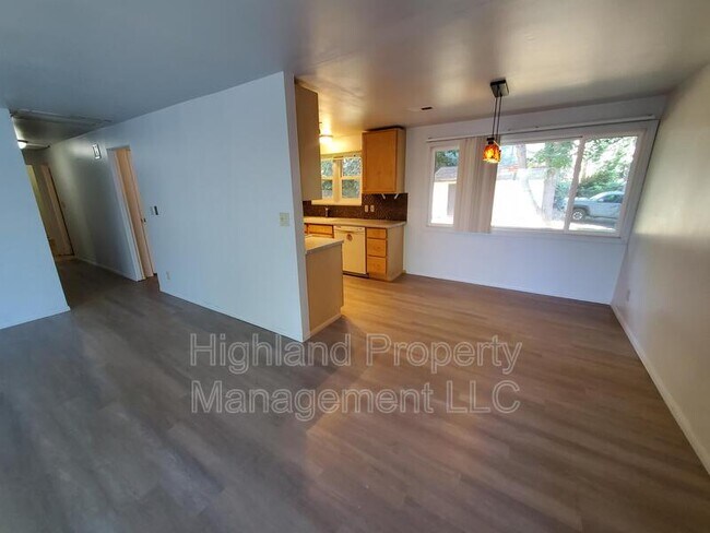 Foto del edificio - 1705 NE Wheatland Dr