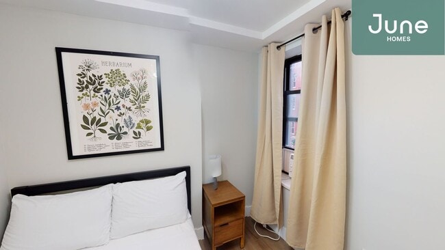 Building Photo - ROOM ONLY in 3-bed/1.0-bath Home