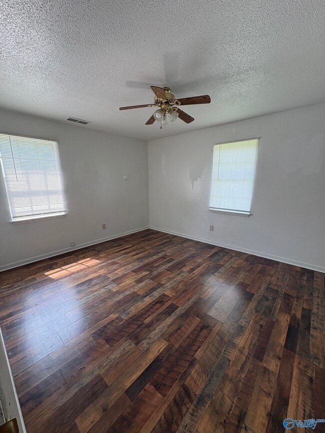 Building Photo - 21045 Myrtlewood Dr