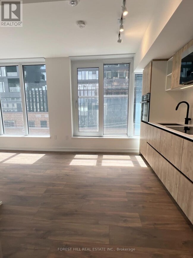 Building Photo - 2 Augusta Ave