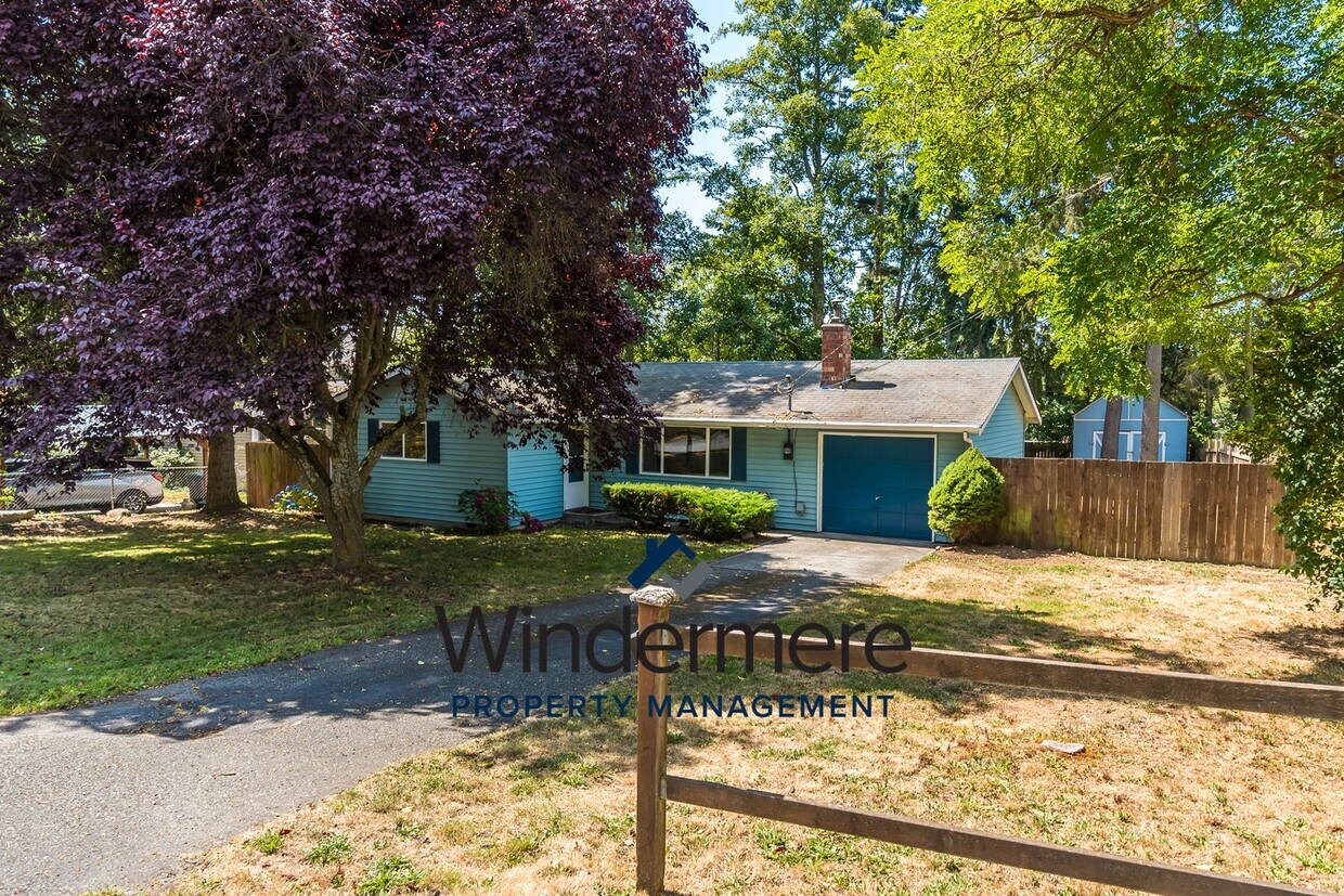 Primary Photo - Fully-Furnished Cozy 3 Bedroom Home - Shor...