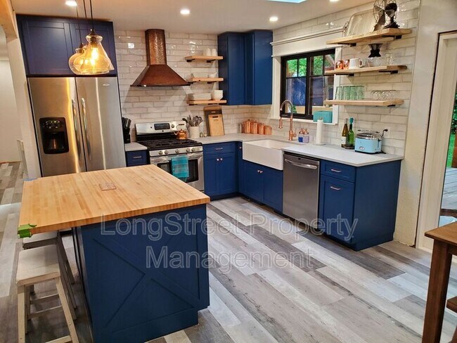Foto del edificio - 2910 NW Miller Ln