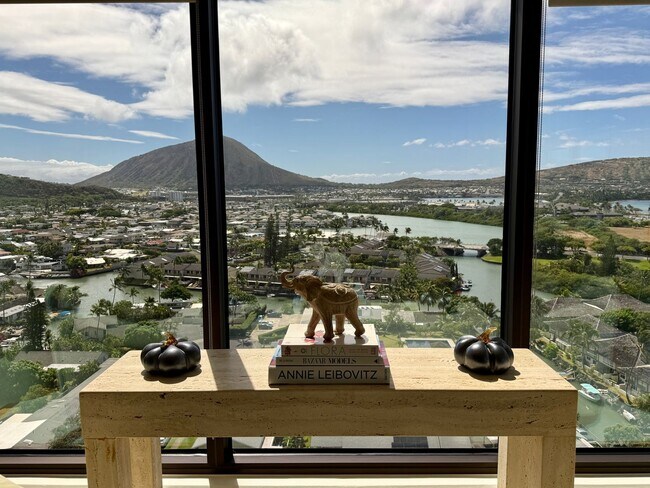 Foto del edificio - Fully Furnished Condo with the  Best Views and Amenities in Hawaii Kai