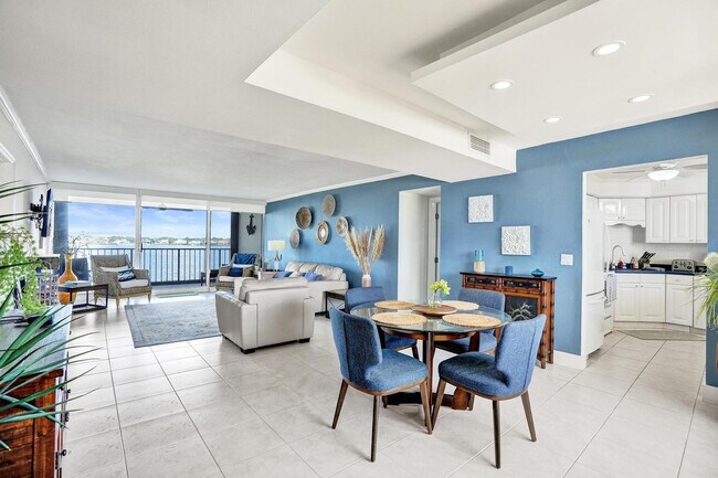 Foto del edificio - 132 Lakeshore Dr