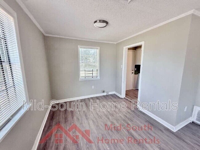 Foto del edificio - 566 Burlington Cir