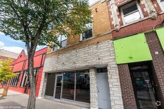 Building Photo - 3218 W Lawrence Ave