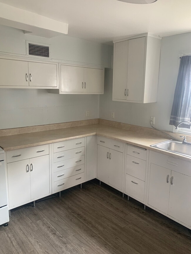 Building Photo - 129 Locarna Way