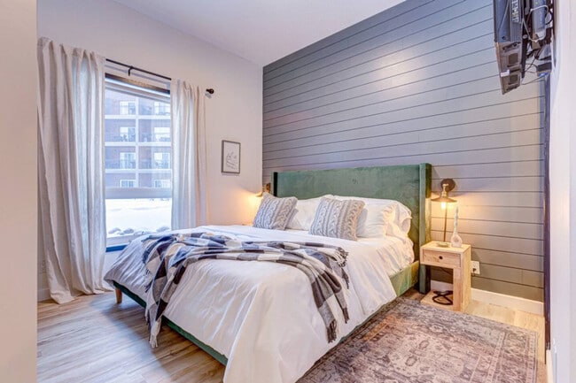 Photo du bâtiment - 901 Mountain St