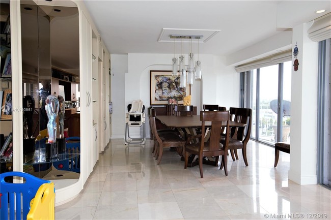 Building Photo - 10155 Collins Ave