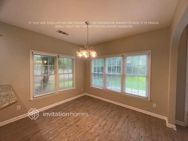 Foto del edificio - 3843 Laurel Dr NW