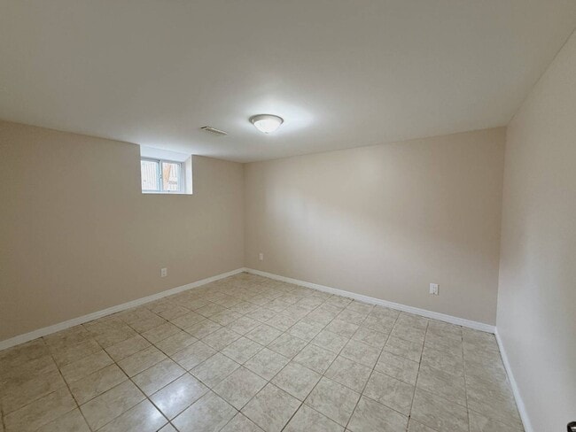 Building Photo - 220 Ellington Dr