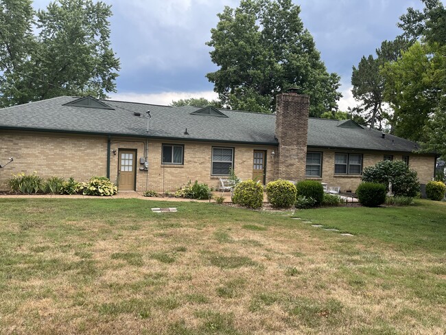 great patio - 519 Meadowlark Ln