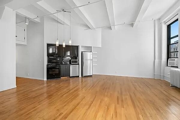 Foto del edificio - 448 W 37th St
