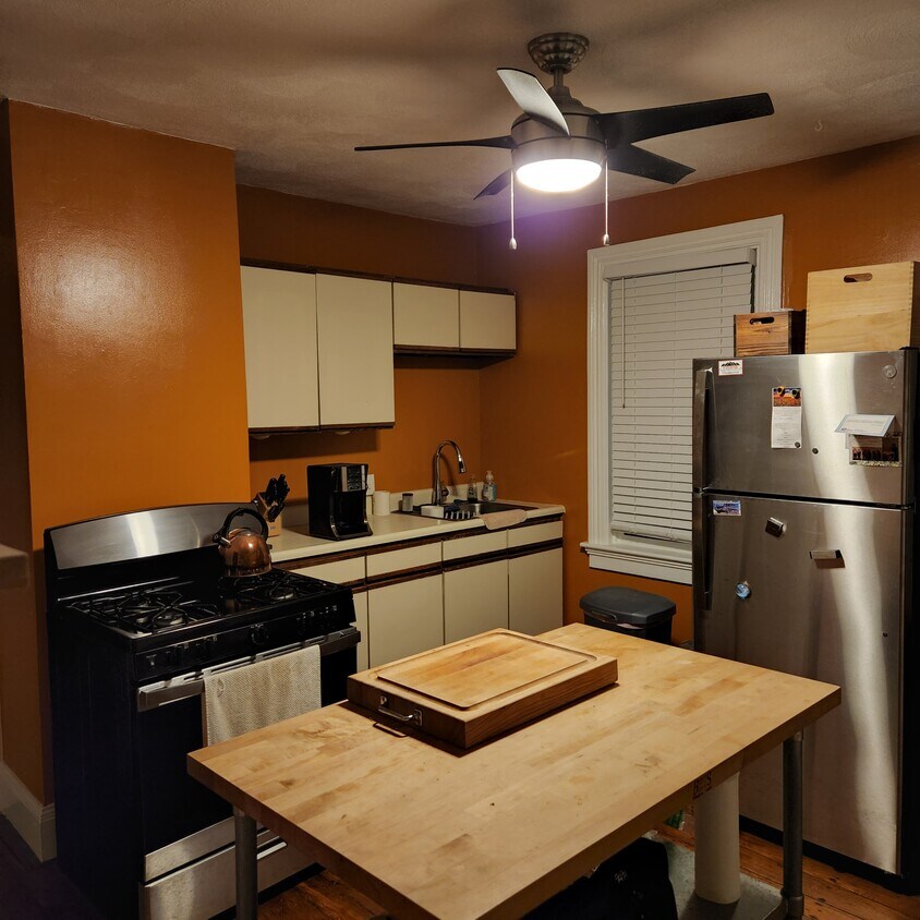 Kitchen - 78 Grand View St