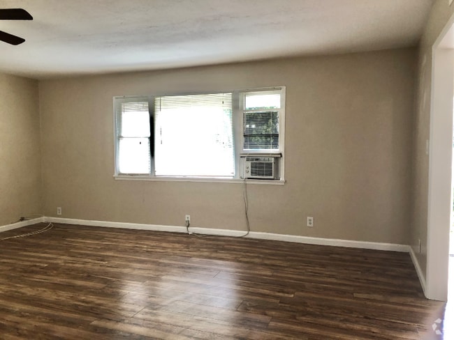 Building Photo - 5818 Pickering Ave