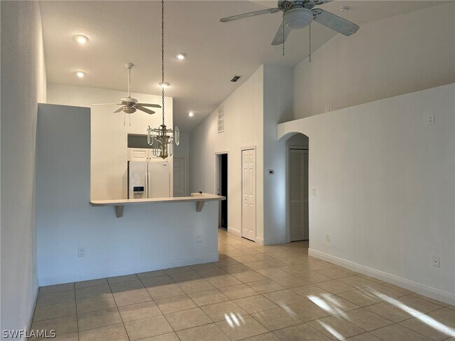Building Photo - 423 SE 23rd Pl