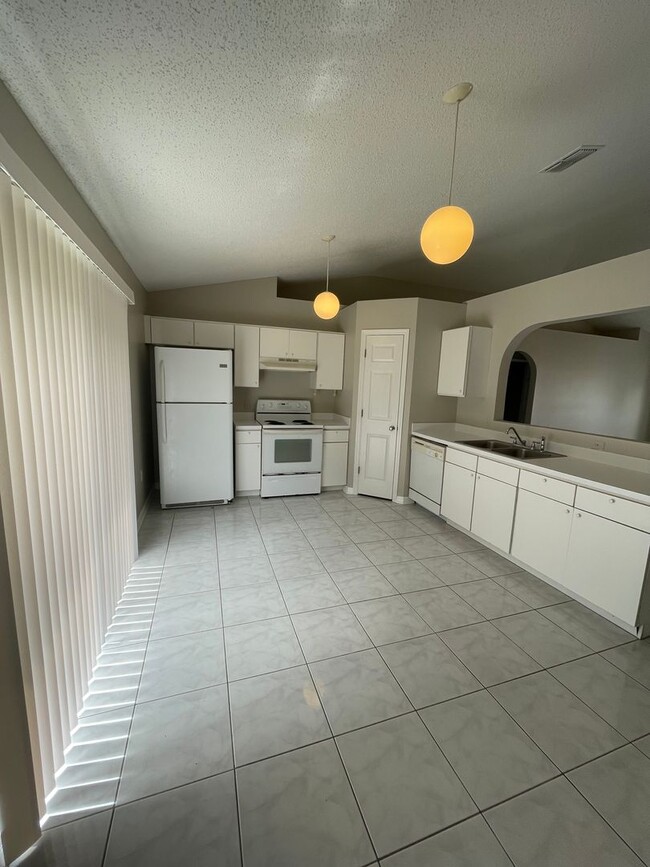 Building Photo - 3/2 Home In Deltona