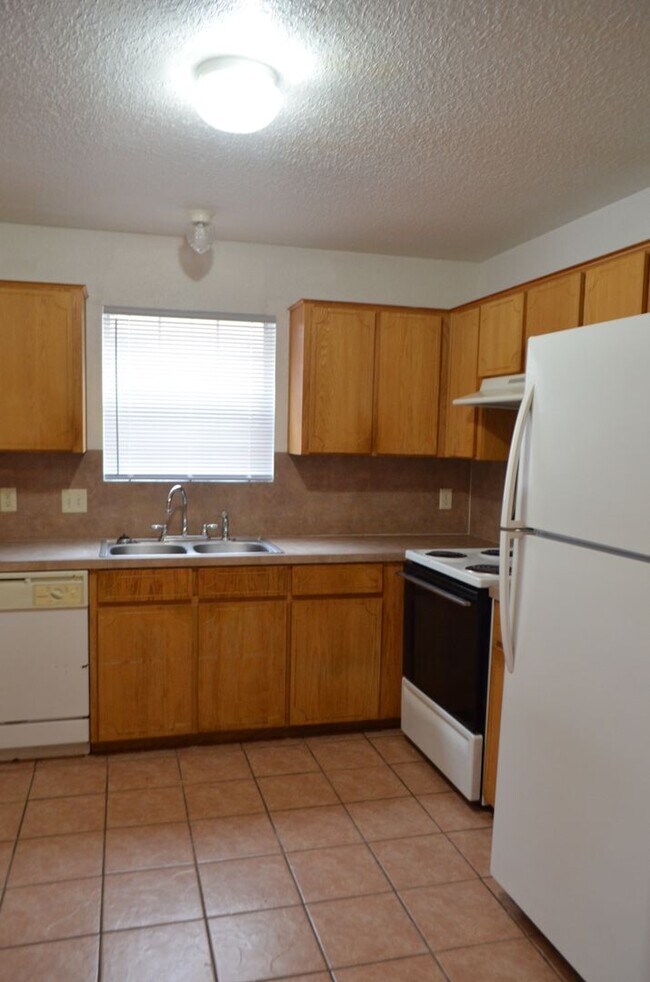Building Photo - 4400 Alan Kent Dr