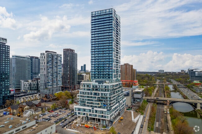 Building Photo - River & Fifth Condos