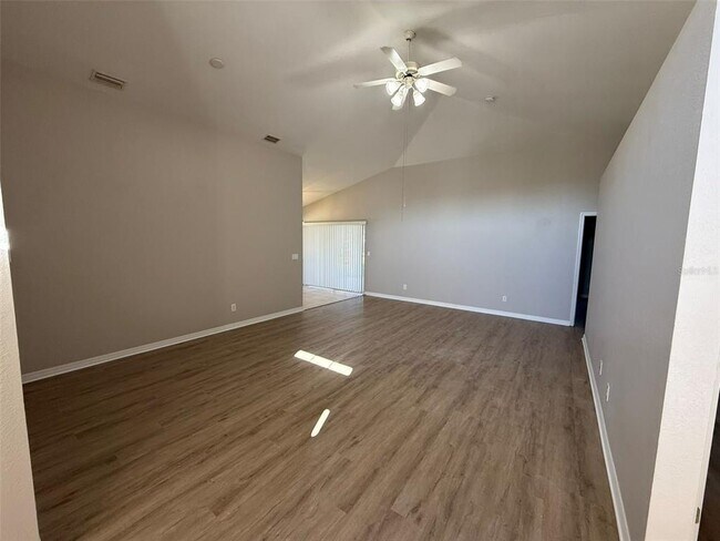 Foto del edificio - 463 Winwood Ct