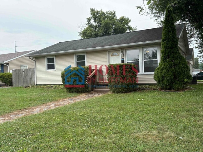 Foto del edificio - Three bedroom House | Detached Garage