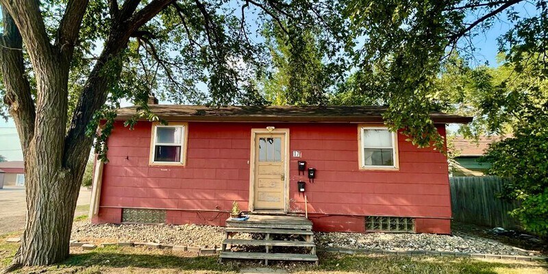 Primary Photo - UTILITIES INCLUDED! 17 2nd Ave NE