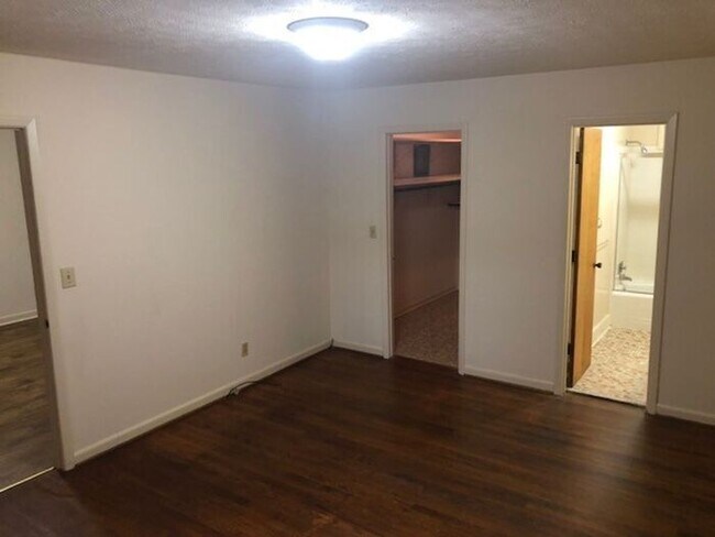Building Photo - 1126 Scottsdale Dr
